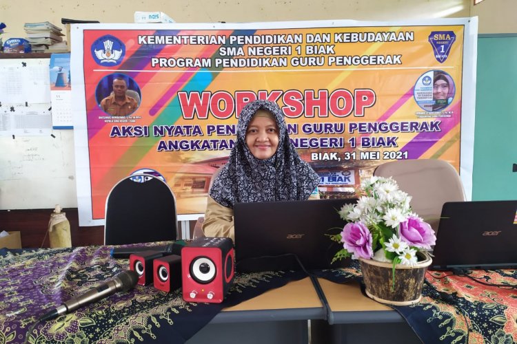 Program Kepemimpinan : Meningkatkan Literasi digital melalui pelatihan IT di SMA Negeri 1 Biak  Oleh  Hj. Arlies Subiastuti, S.Pi Mahasiswa Magister  Manajemen  Pendidikan UNCEN