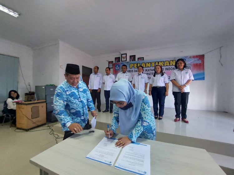 Ketua IGI WILAYAH Sumatera Utara, Dewi Sri Indriati Kusuma Lantik pengurus IGI kabupaten Karo