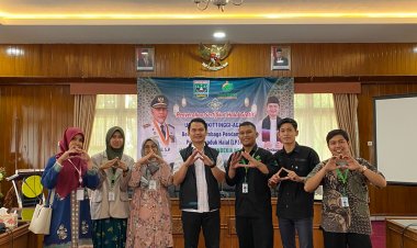 Penyerahan 75 Sertifikat Halal kepada 50 Pelaku Usaha di Bukittinggi