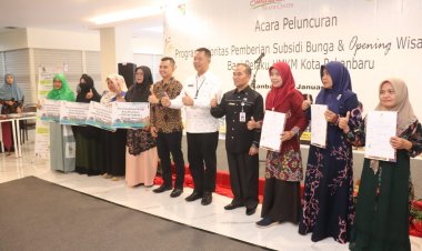 Penyerahan Secara Simbolis Sertifikat Halal Oleh Kepala Kantor Perwakilan HCCM Riau Bersama Pj. Sekda Pemko Pekanbaru