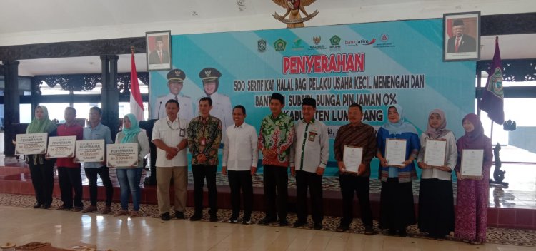 Penyerahan 500 Sertifikat Halal oleh KC HCCM Lumajang Bersama Bupati Lumajang
