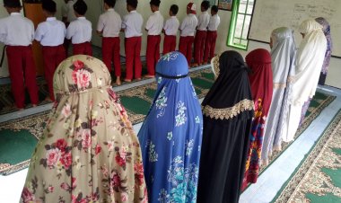 Membangun Karakter Disiplin Siswa Dengan Pembiasaan Shalat Dhuha Berjamaah