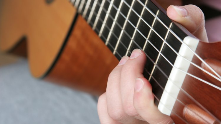Elegi Petikan Gitar yang Terlupakan