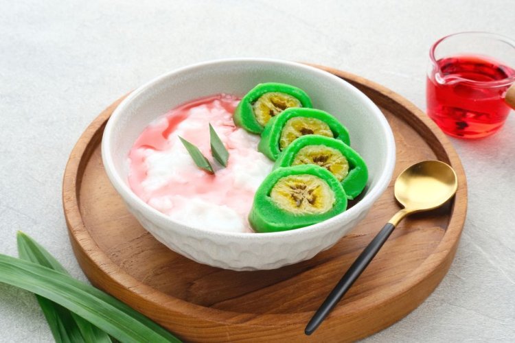 Lezat dan Menyegarkan: Resep Es Pisang Ijo untuk Berbuka Puasa