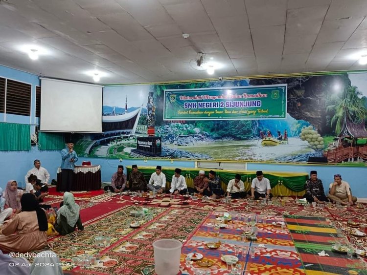 Buka Puasa Bersama: Tingkatkan Ukhuwah dan Keharmonisan sesama Warga SMKN 2 Sijunjung