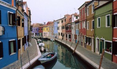 Senandung Pagi di Tepi Kota