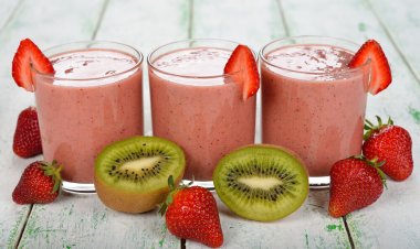 Detoks dan Perkuat Tubuh dengan Jus Stroberi dan Kiwi
