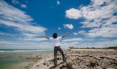 Harapan di Bawah Langit Biru