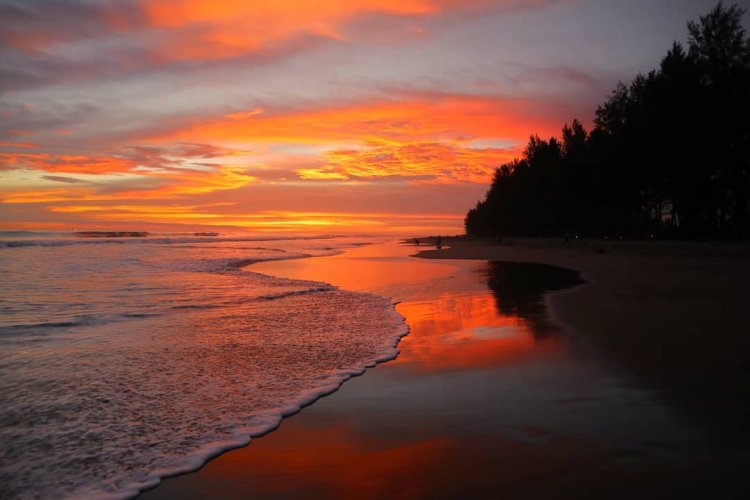 Cinta yang Tertulis di Pasir Pantai