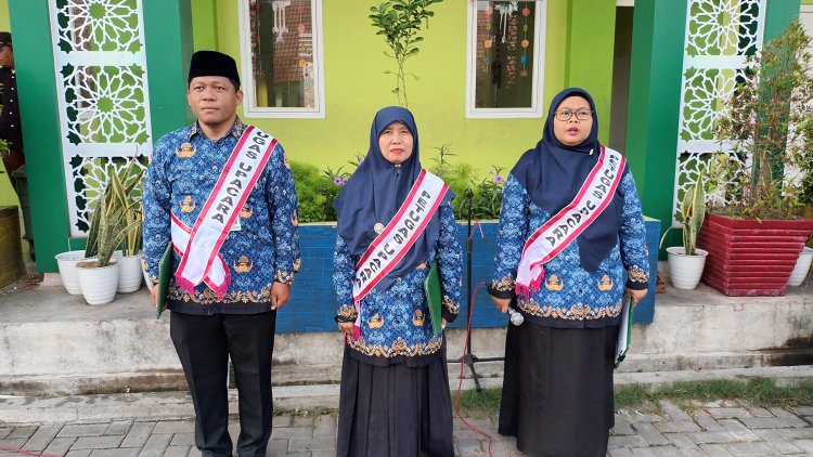 Gelar Upacara Peringatan Hari Guru, Syolahuddin Sampaikan Apresiasi Terhadap Guru MIN 20 Jakut