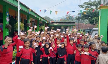 Kabar Gembira! 67 Siswa  SDN 3 Sampang Menerima Kartu Identitas Anak dari Pemerintah Gratis