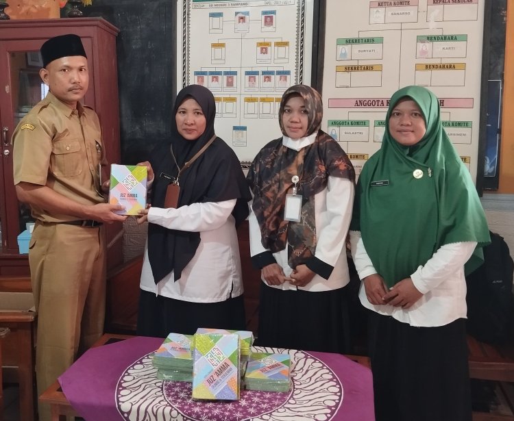 Penguatan Kitab Suci; SDN 3 Sampang Terima Bantuan Juz’amma dan Al’quran dari Kementerian Agama